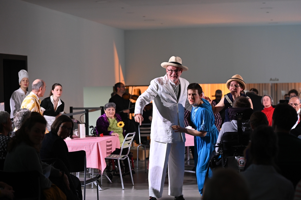 Darsteller schauen verwundert