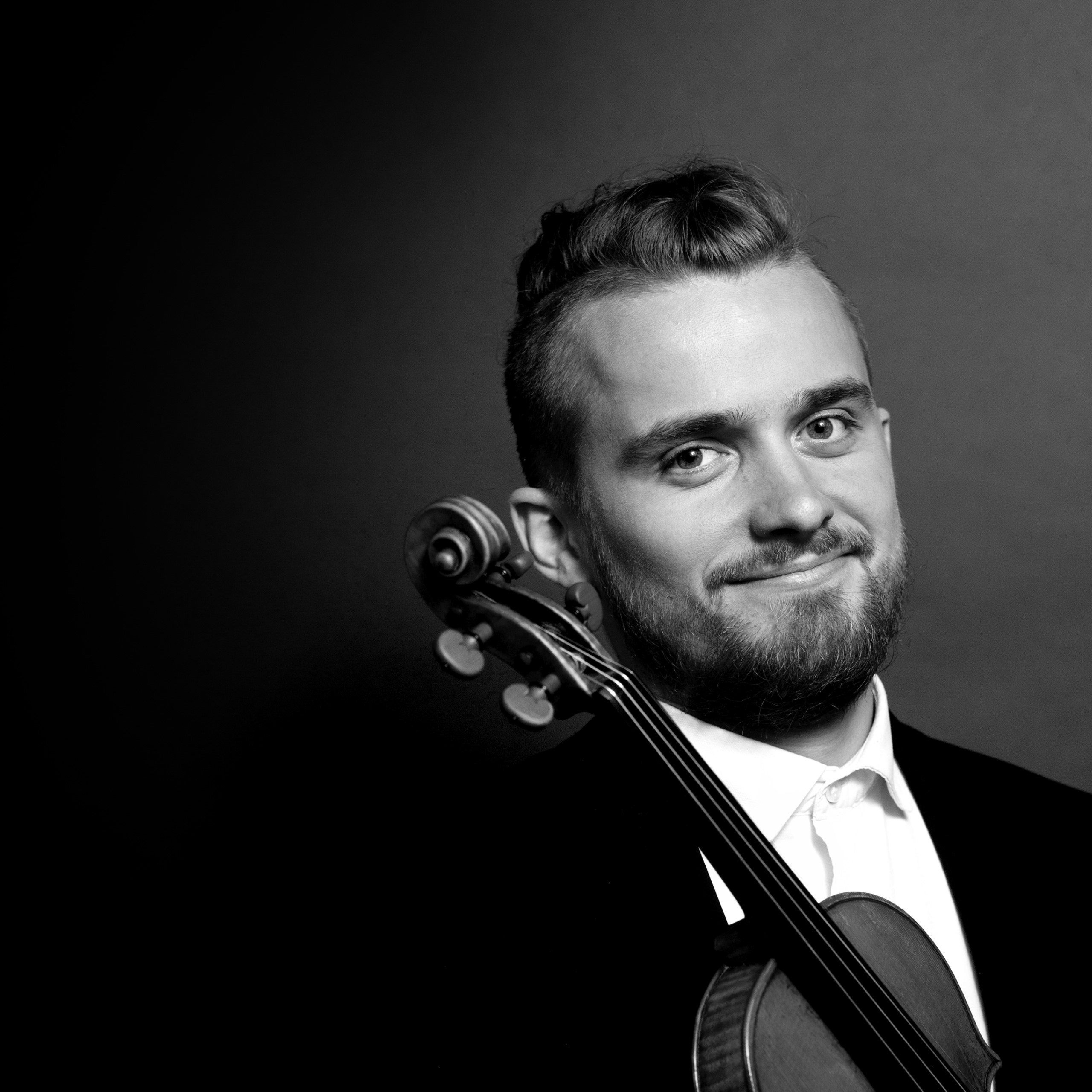 Portrait des Geigers Dmitry Smirnov.