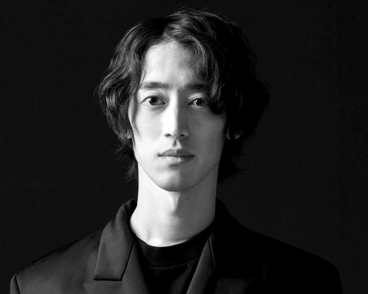 Portrait des japanischen Pianisten Hayato Sumino.